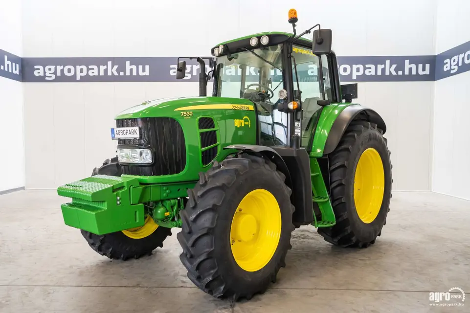 John Deere Tractor 7530