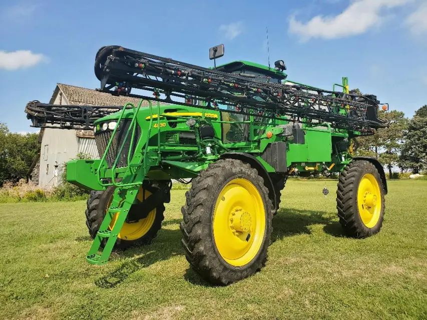 John Deere Self-Propelled Sprayer 4830