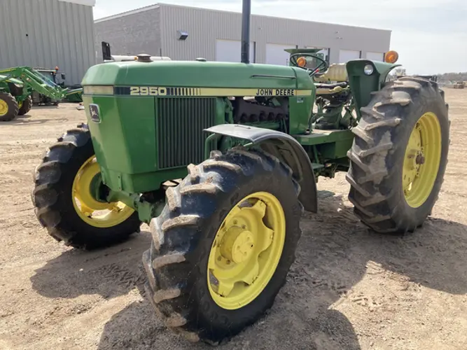 John Deere Utility Tractor 2950
