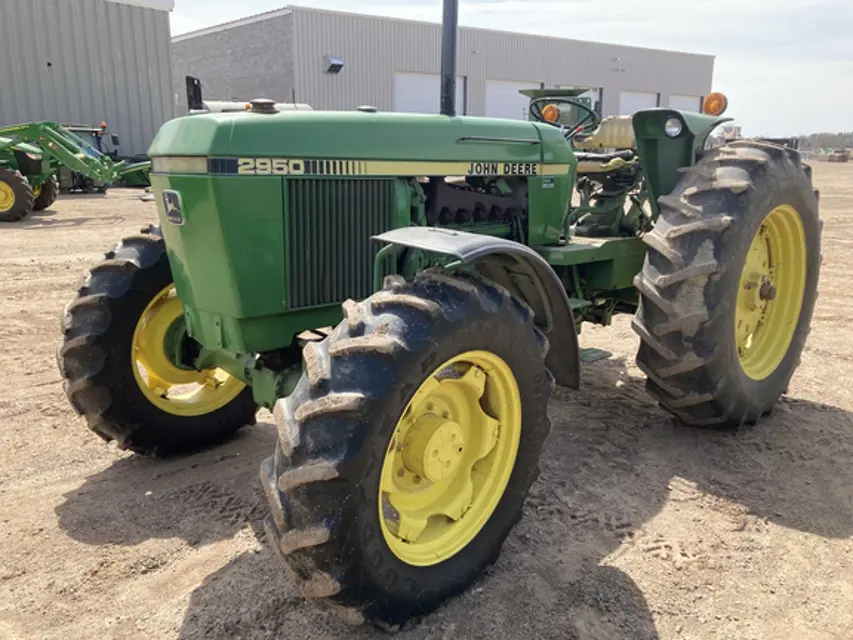 John Deere Utility Tractor 2950