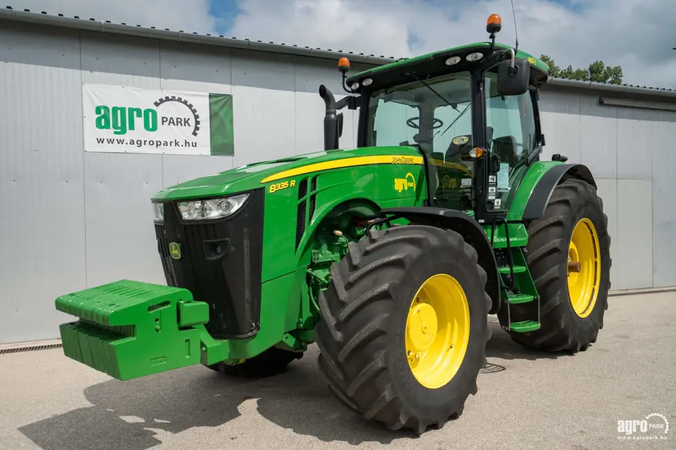 John Deere Tractor 8335R
