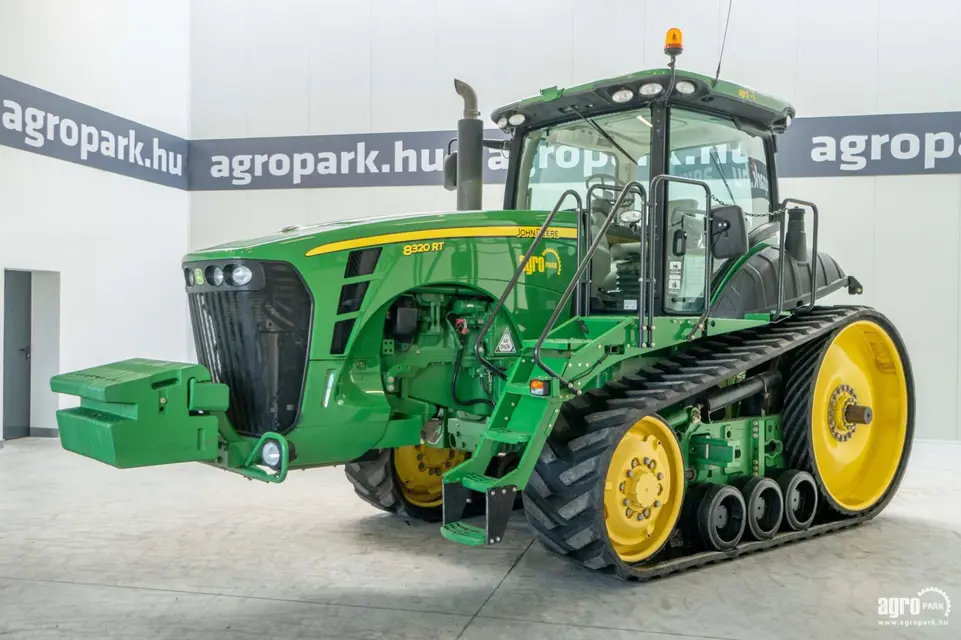 John Deere Tractor 8320RT