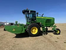 John Deere Windrower W235
