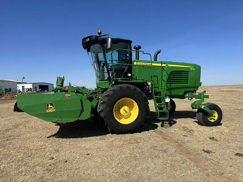 John Deere Windrower W235