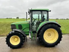 John Deere Tractor 6220