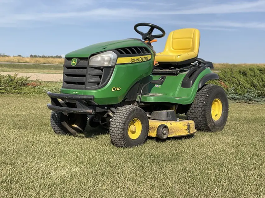 John Deere Loader E130