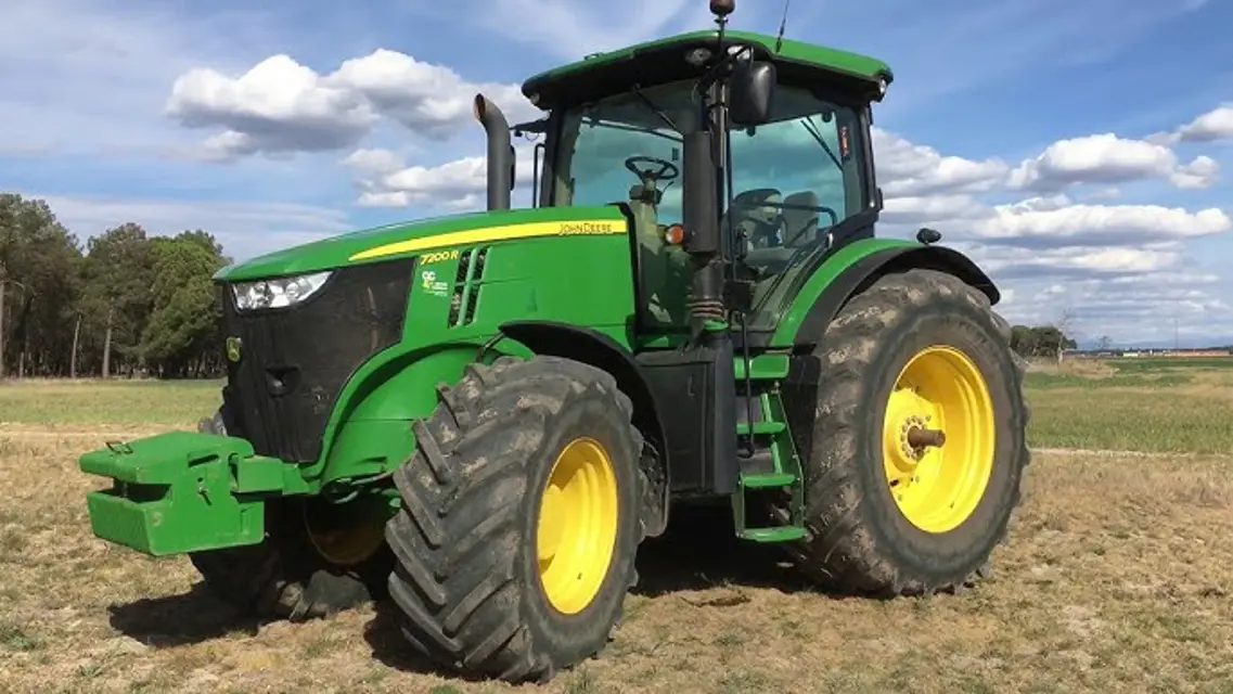 John Deere Tractor 7200R