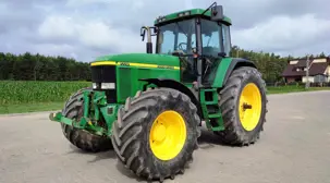 John Deere Tractor 7710