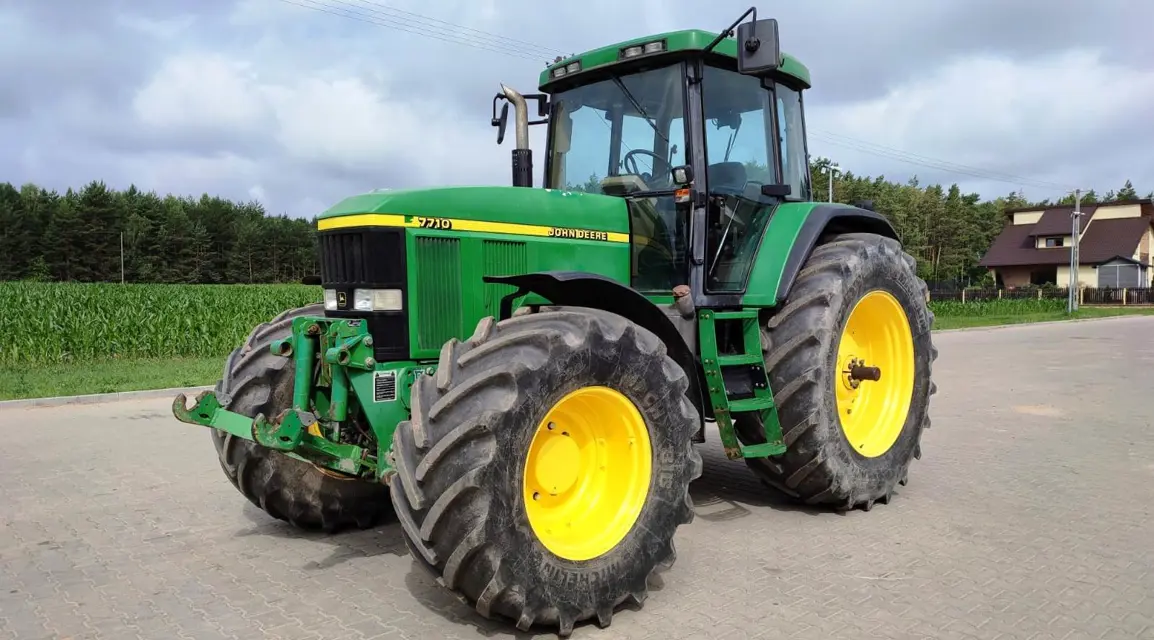 John Deere Tractor 7710