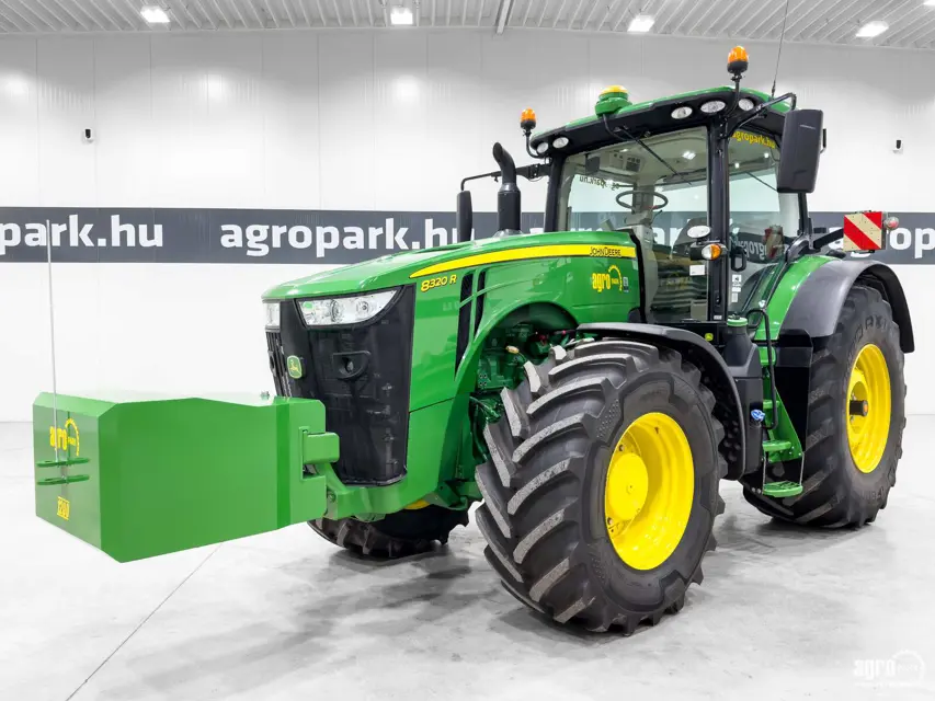 John Deere Tractor 8320R