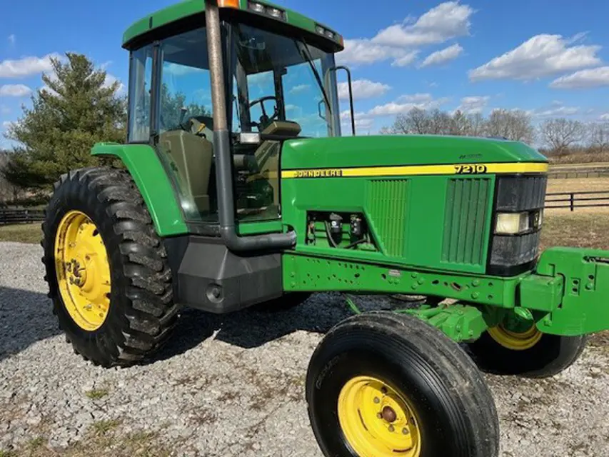 John Deere Row-Crop Tractor 7210