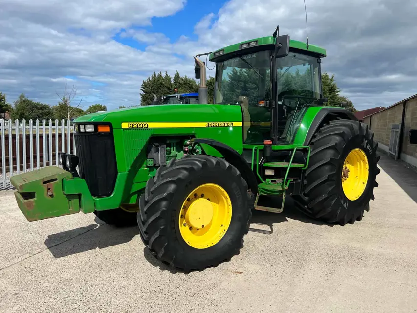 John Deere Tractor 8200