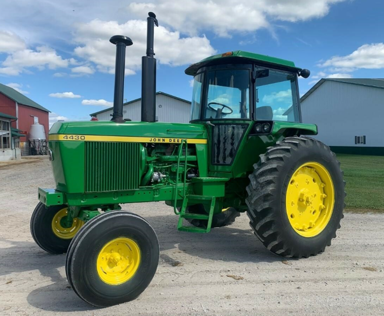 John Deere Tractor 4430