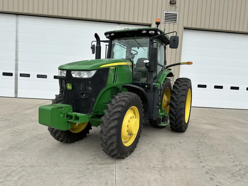 John Deere Tractor 7210R