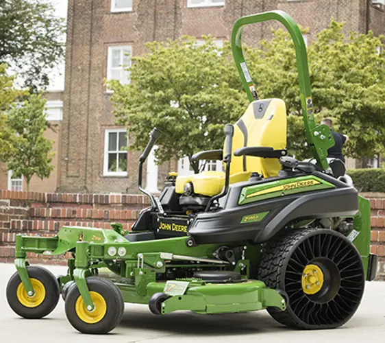 John Deere Zero-Turn Mower Z925M EFI Flex Fuel