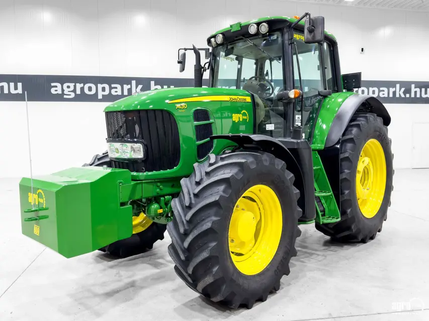 John Deere Tractor 7430