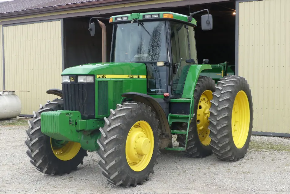 John Deere Tractor 7610