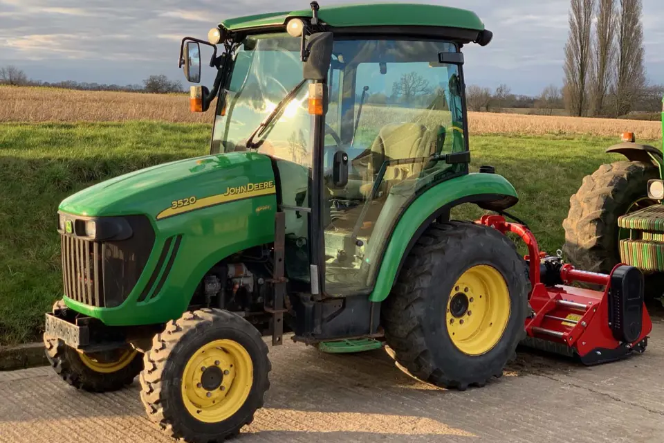 John Deere Tractor 3520