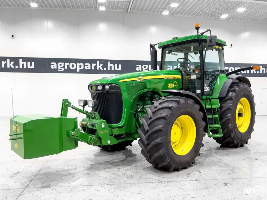 John Deere Tractor 8520