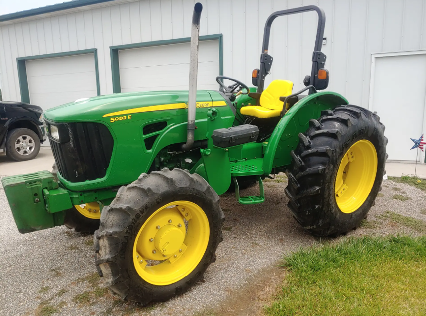 John Deere Tractor 5083E