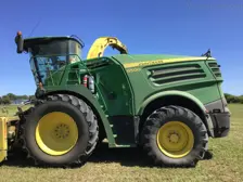John Deere Self-Propelled Forage Harvester 8500 PCFM
