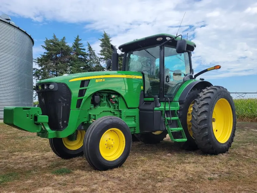 John Deere Tractor 8225R