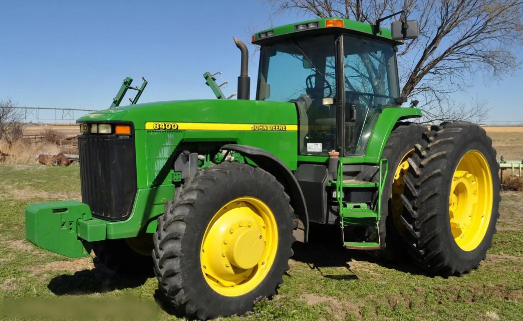 John Deere Tractor 8400