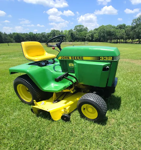 John Deere Tractor 332