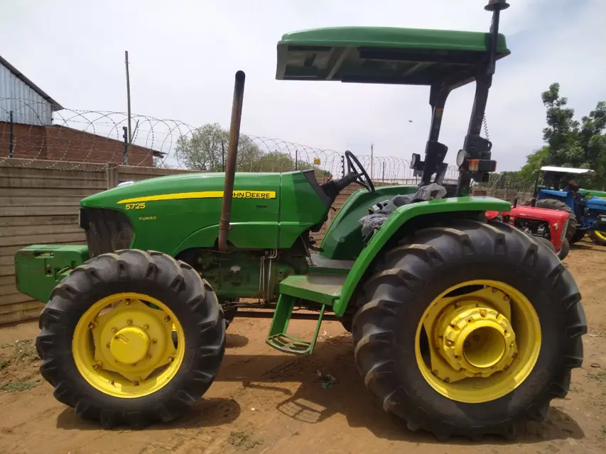 John Deere Tractor 5725HC