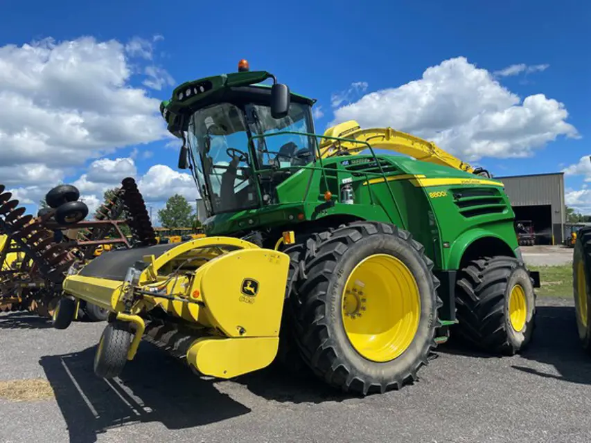 John Deere Rough Mower 8800