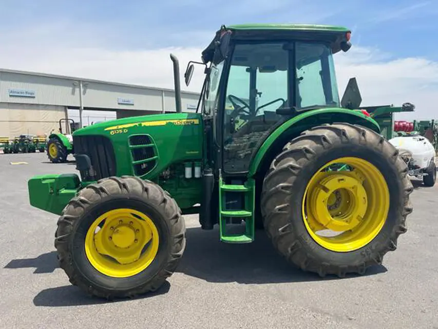 John Deere Tractor 6125D