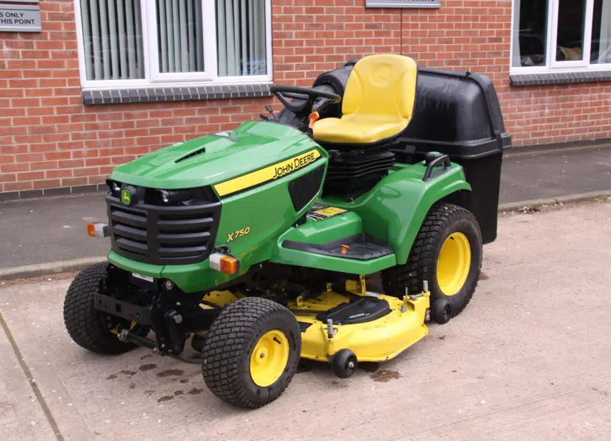 John Deere Lawn Tractor X750