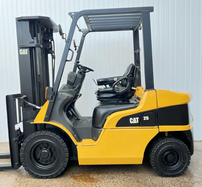 Caterpillar Forklift DP25N